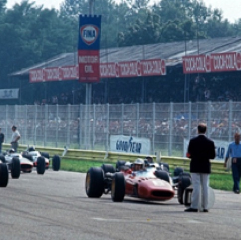 Départ iminet à Monza, Jim avec la Lotus 43 à moteur BRM H16 et les Ferrari 312 V12
